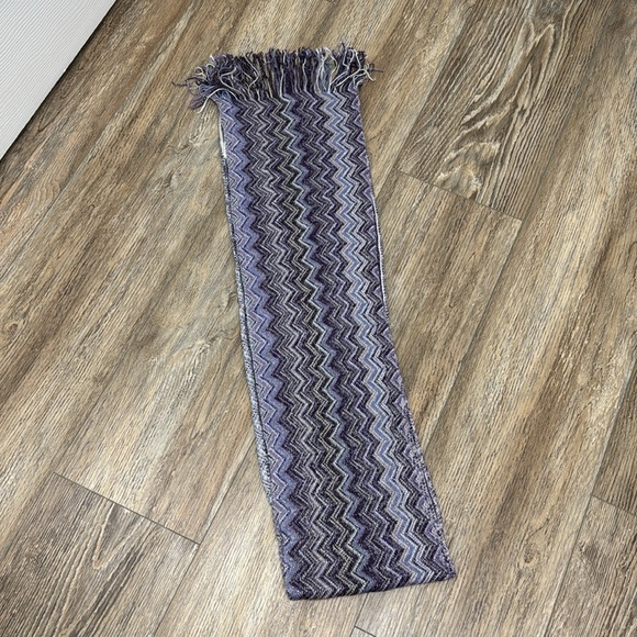 Women’s Chevron Scarf with Fringe Purple shades and Sikver - Picture 6 of 7